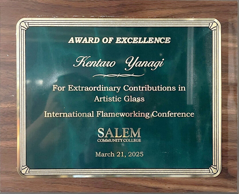 ⑤ IFCインターナショナルフレームワーキングカンファレンス(IFC)2025 最優秀賞 アメリカのガラス教育機関であるセーラムコミュニティカレッジにて世界中からアーティストが集まりデモンストレーションを行うイベントで、今年1番の注目アーティストとして最優秀賞を受賞した。