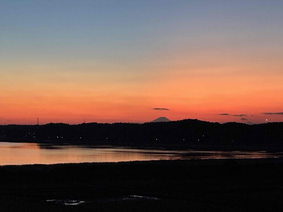 ＢＢＱハウスＳＥＴＯ　印旛沼からの富士山